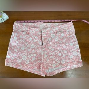 Pixie shorts pink with white flowers